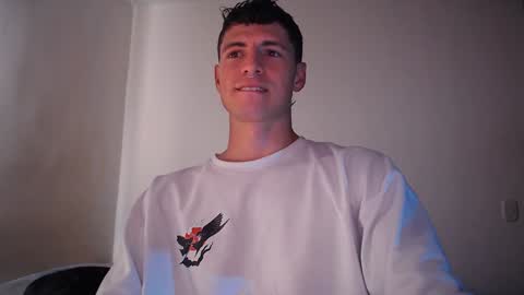 Snapshot of jamesss____ chatting on December 15, 7:42 pm jamesss____ online show from December 15, 7:42 pm