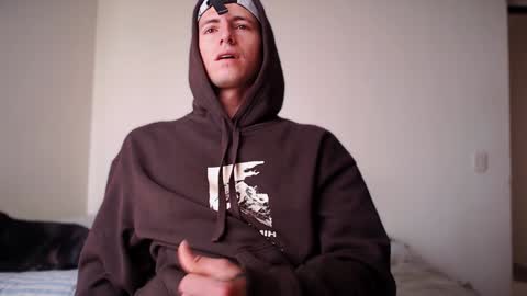 Snapshot of jamesss____ chatting on December 18, 4:28 pm jamesss____ online show from December 18, 4:28 pm