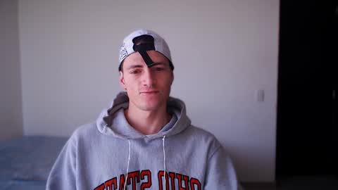 Snapshot of jamesss____ chatting on December 31, 1:19 pm jamesss____ online show from December 31, 1:19 pm