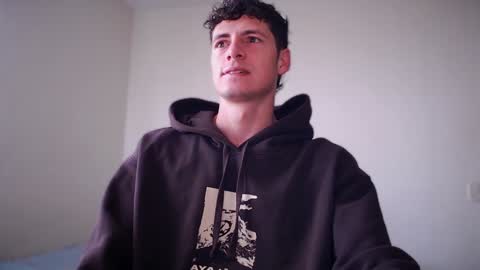 Snapshot of jamesss____ chatting on January 2, 2:46 pm jamesss____ online show from January 2, 2:46 pm