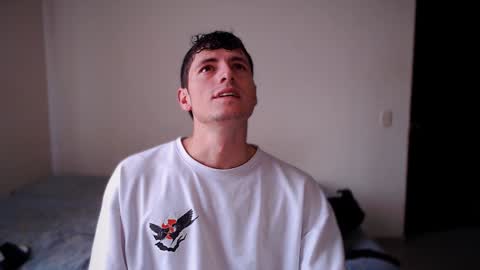 Snapshot of jamesss____ chatting on January 3, 4:27 pm jamesss____ online show from January 3, 4:27 pm