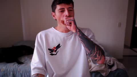 Snapshot of jamesss____ chatting on January 7, 10:19 pm jamesss____ online show from January 7, 10:19 pm