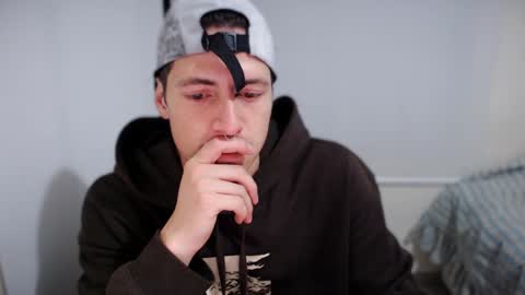 Snapshot of jamesss____ chatting on January 12, 2:45 am jamesss____ online show from January 12, 2:45 am