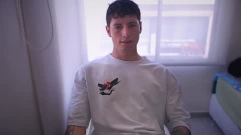 Snapshot of jamesss____ chatting on January 13, 3:47 pm jamesss____ online show from January 13, 3:47 pm