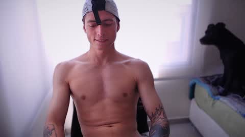 Snapshot of jamesss____ chatting on January 15, 5:26 pm jamesss____ online show from January 15, 5:26 pm