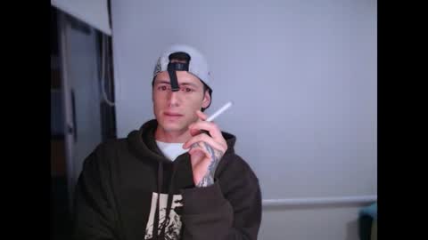 Snapshot of jamesss____ chatting on January 17, 2:50 am jamesss____ online show from January 17, 2:50 am