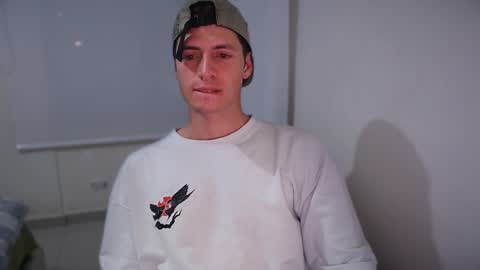 Snapshot of jamesss____ chatting on January 19, 2:04 am jamesss____ online show from January 19, 2:04 am