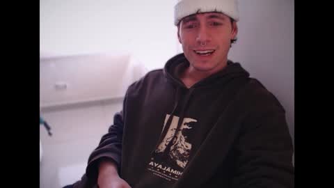 Snapshot of jamesss____ chatting on January 21, 2:26 pm jamesss____ online show from January 21, 2:26 pm