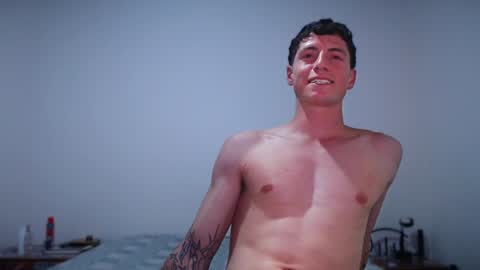 Snapshot of jamesss____ chatting on February 6, 6:46 pm jamesss____ online show from February 6, 6:46 pm