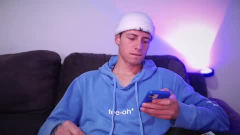 Snapshot of jamesss____ chatting on February 22, 5:57 pm jamesss____ online show from February 22, 5:57 pm