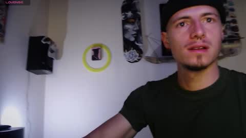 Snapshot of jamesss____ chatting on October 19, 5:46 pm jamesss____ online show from October 19, 5:46 pm