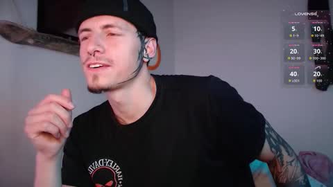 Snapshot of jamesss____ chatting on October 24, 5:42 pm jamesss____ online show from October 24, 5:42 pm