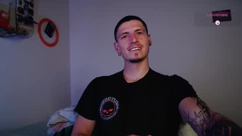 Snapshot of jamesss____ chatting on October 26, 12:16 am jamesss____ online show from October 26, 12:16 am