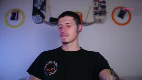 Snapshot of jamesss____ chatting on November 18, 3:01 am jamesss____ online show from November 18, 3:01 am