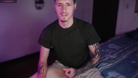 Snapshot of jamesss____ chatting on November 20, 6:51 pm jamesss____ online show from November 20, 6:51 pm