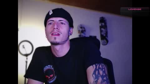 Snapshot of jamesss____ chatting on November 30, 9:30 pm jamesss____ online show from November 30, 9:30 pm