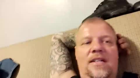 Snapshot of jamestammy2025williams chatting on December 17, 1:22 am jamestammy2025williams online show from December 17, 1:22 am