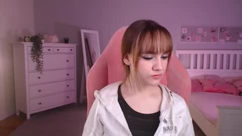 Snapshot of jamie_chung chatting on November 7, 5:18 am jamie_chung online show from November 7, 5:18 am