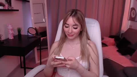jamie_chung online show from April 28, 2:27 am