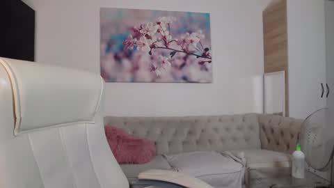 Snapshot of janellebrown_ chatting on December 14, 2:31 pm Janelle Brown online show from December 14, 2:31 pm