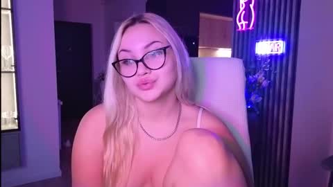 Snapshot of janemiss chatting on November 18, 1:11 am Jane online show from November 18, 1:11 am