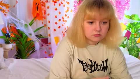 Diane online show from November 9, 8:23 am