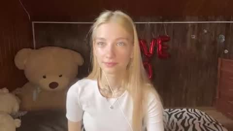 Snapshot of janicesivertsen chatting on June 25, 8:08 am Elsa online show from June 25, 8:08 am