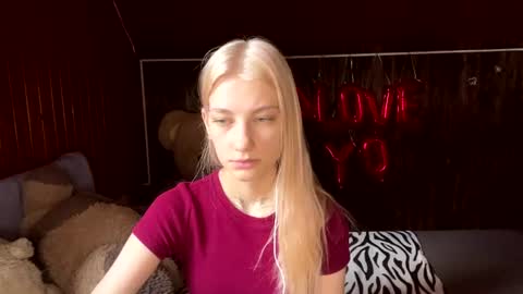 Snapshot of janicesivertsen chatting on July 3, 8:10 am Elsa online show from July 3, 8:10 am