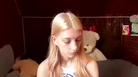 Snapshot of janicesivertsen chatting on July 6, 8:11 am Elsa online show from July 6, 8:11 am