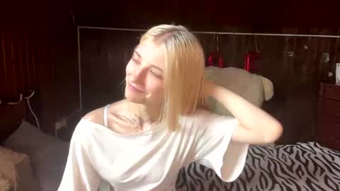 Snapshot of janicesivertsen chatting on August 7, 8:16 am Elsa online show from August 7, 8:16 am