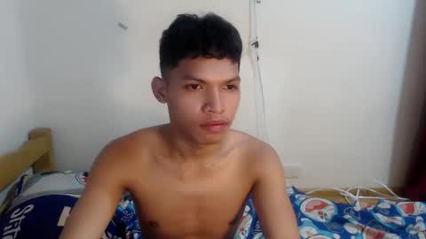 Snapshot of janlloyd04 chatting on October 22, 7:52 am janlloyd04 online show from October 22, 7:52 am