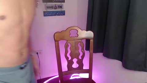 Snapshot of janlloyd04 chatting on November 14, 11:53 am janlloyd04 online show from November 14, 11:53 am