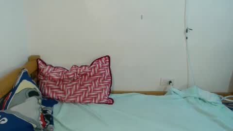 Snapshot of janlloyd04 chatting on November 17, 8:31 am janlloyd04 online show from November 17, 8:31 am