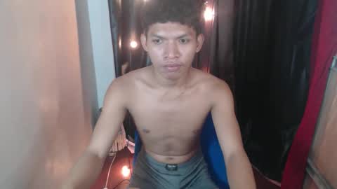 Snapshot of janlloyd04 chatting on November 23, 8:47 am janlloyd04 online show from November 23, 8:47 am