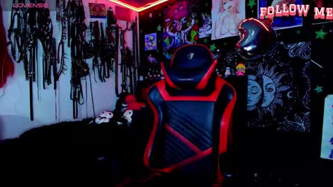 Snapshot of janna_ink chatting on December 13, 11:43 pm online show from December 13, 11:43 pm