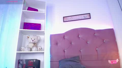 Snapshot of janne_moon chatting on November 24, 4:18 pm Janne online show from November 24, 4:18 pm