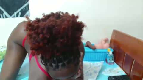 Snapshot of jannie_e chatting on May 11, 5:24 am Jannie online show from May 11, 5:24 am