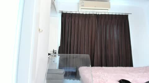 Amelle online show from February 5, 5:09 am