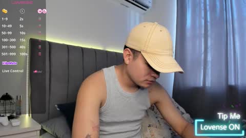 Snapshot of jarethh_ chatting on October 29, 1:57 pm JARETHH online show from October 29, 1:57 pm