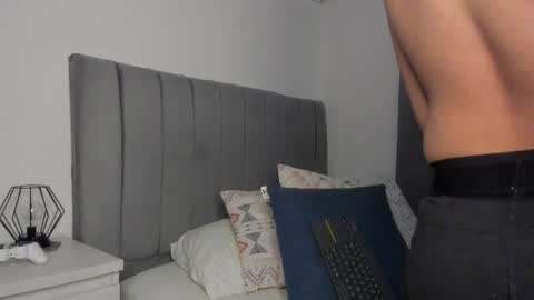Snapshot of jarethh_ chatting on May 20, 12:28 am JARETHH online show from May 20, 12:28 am
