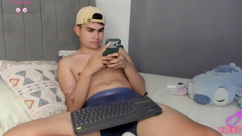Snapshot of jarethh_ chatting on May 25, 11:22 pm JARETHH online show from May 25, 11:22 pm