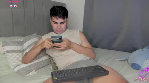 Snapshot of jarethh_ chatting on June 11, 12:43 am JARETHH online show from June 11, 12:43 am