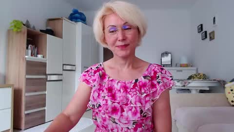 Snapshot of jasmin18v chatting on May 31, 1:07 pm Jasmin room for people 40 online show from May 31, 1:07 pm