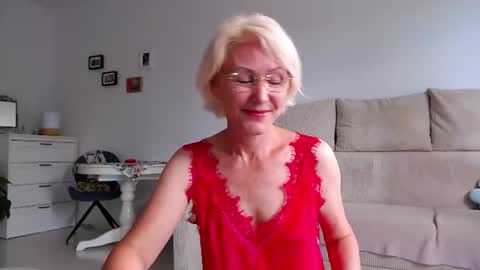 Snapshot of jasmin18v chatting on June 23, 1:20 pm Jasmin room for people 40 online show from June 23, 1:20 pm