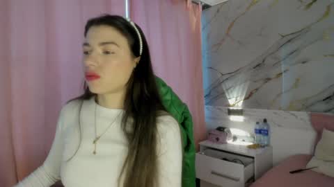 Snapshot of jasmine_hyper_1 chatting on January 11, 1:53 pm Jas online show from January 11, 1:53 pm