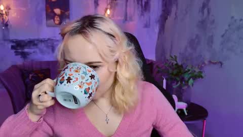 Snapshot of jasminemilko chatting on March 6, 8:19 am Jasmine online show from March 6, 8:19 am