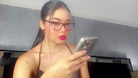 Snapshot of jasminemoore chatting on September 12, 9:15 pm Jazmin online show from September 12, 9:15 pm