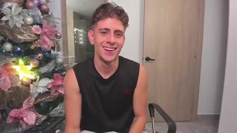 Snapshot of jasper__jones chatting on December 17, 10:12 am JASPER JONES online show from December 17, 10:12 am