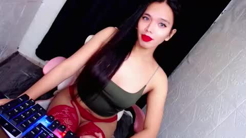 Snapshot of jassiemiles chatting on December 5, 10:35 am Jassie online show from December 5, 10:35 am