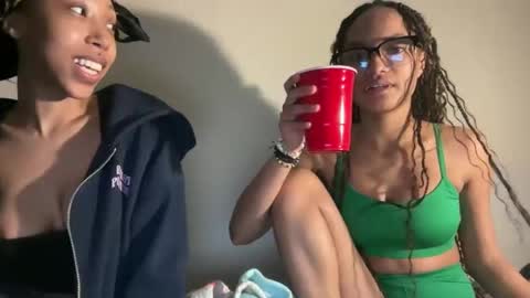 jassmineluvvss online show from January 15, 1:43 am